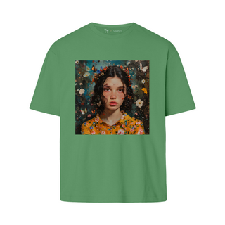 Charming Young Woman - Monarch | Oversize T-Shirt