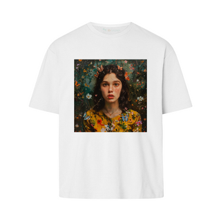 Charming Young Woman - Queen | Oversize T-Shirt