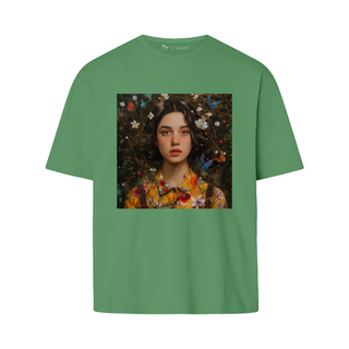 Charming Young Woman - Ringlet | Oversize T-Shirt